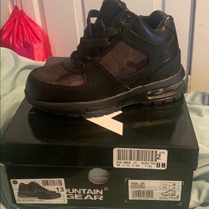 Kid mountain gear boots